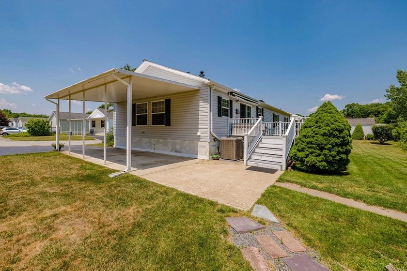 Presenting 20 Blackbird Ct, a meticulously maintained 2003 home - photo 12