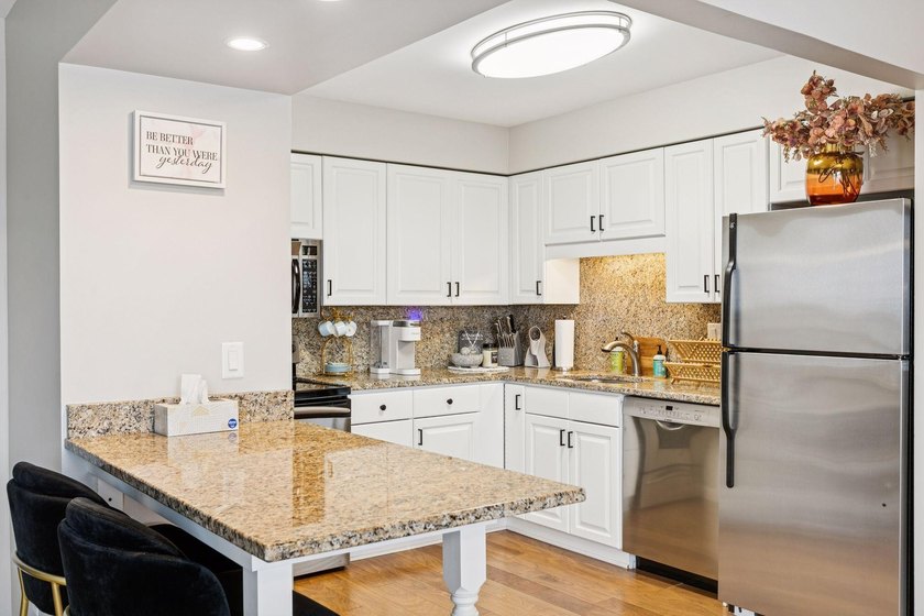Reduced $35,000 ! Stunning 17th floor unit featuring: 2 bedrooms - photo 13