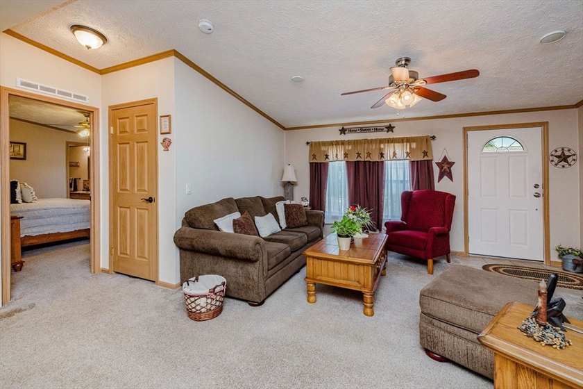 Presenting 20 Blackbird Ct, a meticulously maintained 2003 home - photo 15