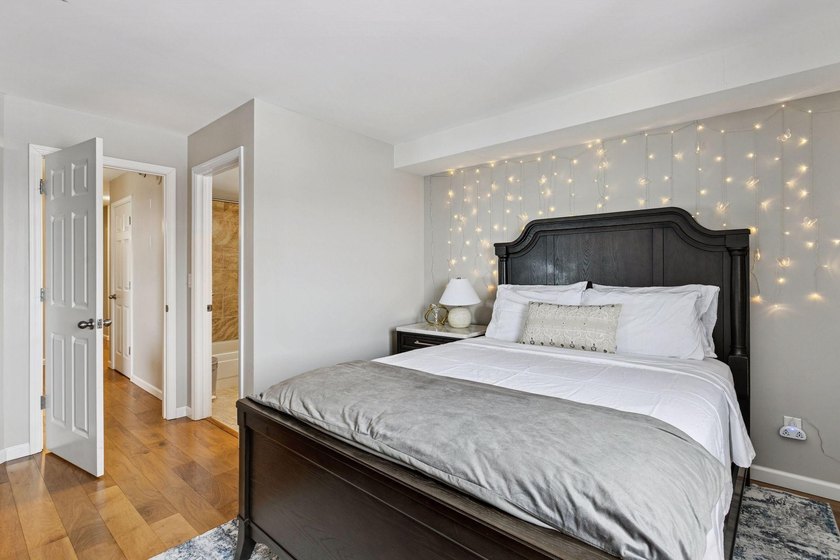Reduced $35,000 ! Stunning 17th floor unit featuring: 2 bedrooms - photo 16