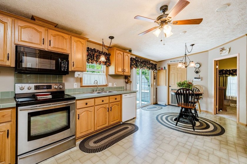 Presenting 20 Blackbird Ct, a meticulously maintained 2003 home - photo 18