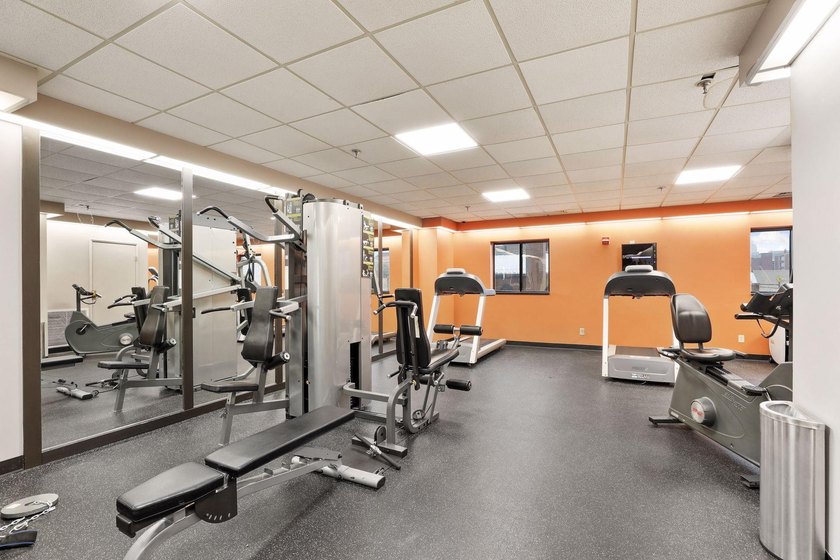 Reduced $35,000 ! Stunning 17th floor unit featuring: 2 bedrooms - photo 22