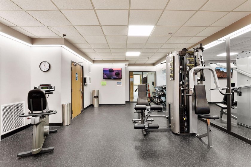 Reduced $35,000 ! Stunning 17th floor unit featuring: 2 bedrooms - photo 23