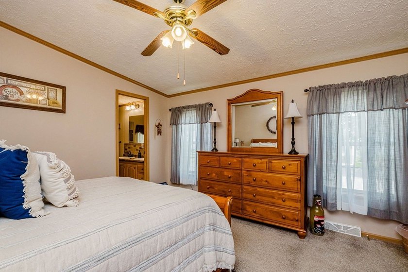 Presenting 20 Blackbird Ct, a meticulously maintained 2003 home - photo 33