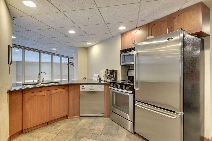 Reduced $35,000 ! Stunning 17th floor unit featuring: 2 bedrooms - photo 41