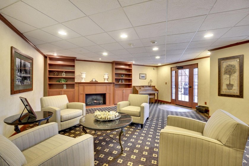 Reduced $35,000 ! Stunning 17th floor unit featuring: 2 bedrooms - photo 43