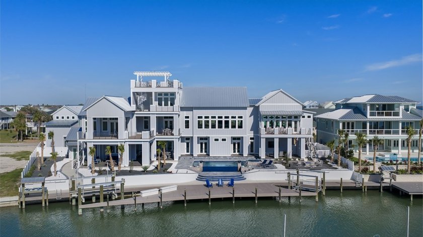 The Last Resort is a landmark waterfront compound redefining - photo 2