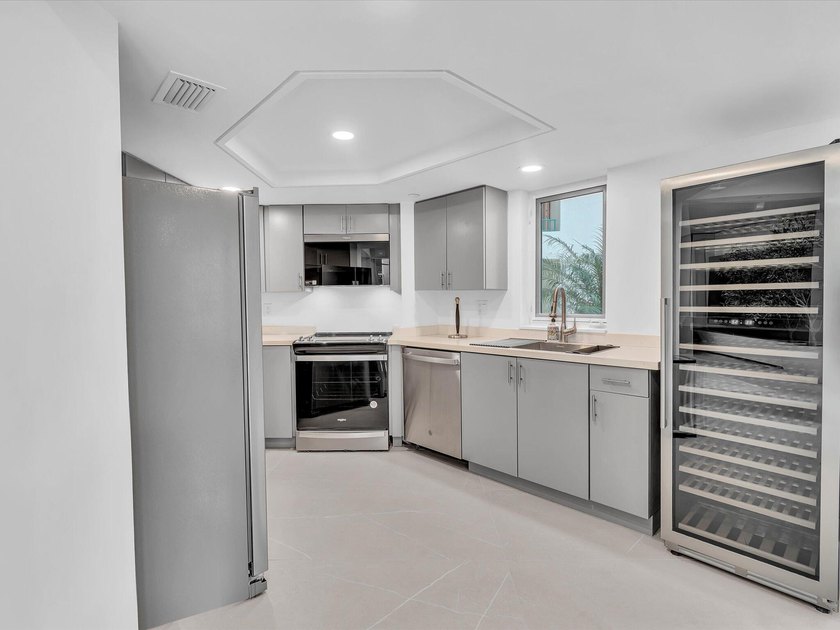 Welcome to luxury waterfront living in downtown Boca. This - photo 6