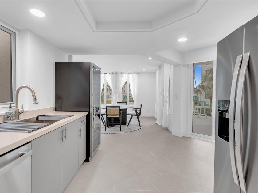 Welcome to luxury waterfront living in downtown Boca. This - photo 8