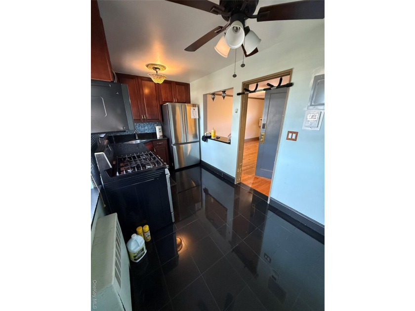 Second floor 2 bedroom with one 1 bath. Features a spacious - photo 5