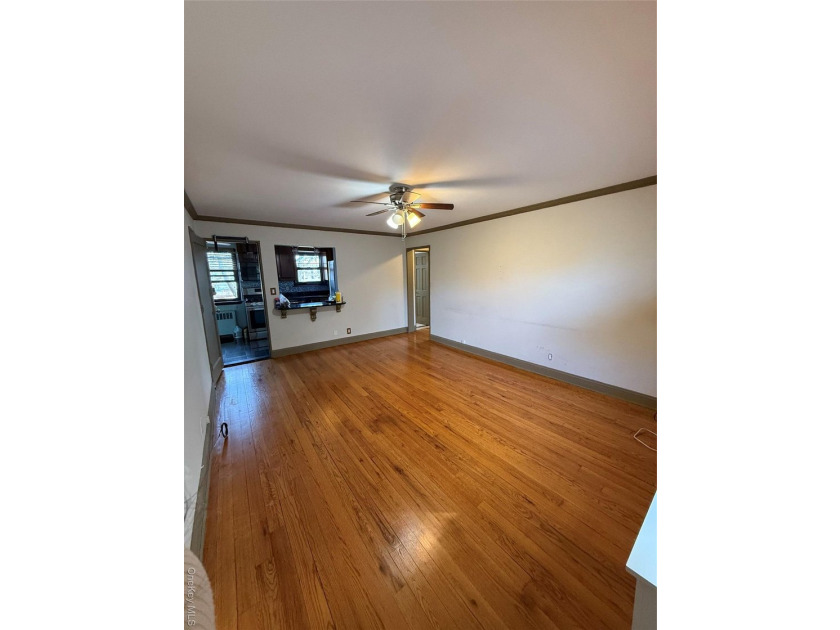 Second floor 2 bedroom with one 1 bath. Features a spacious - photo 7