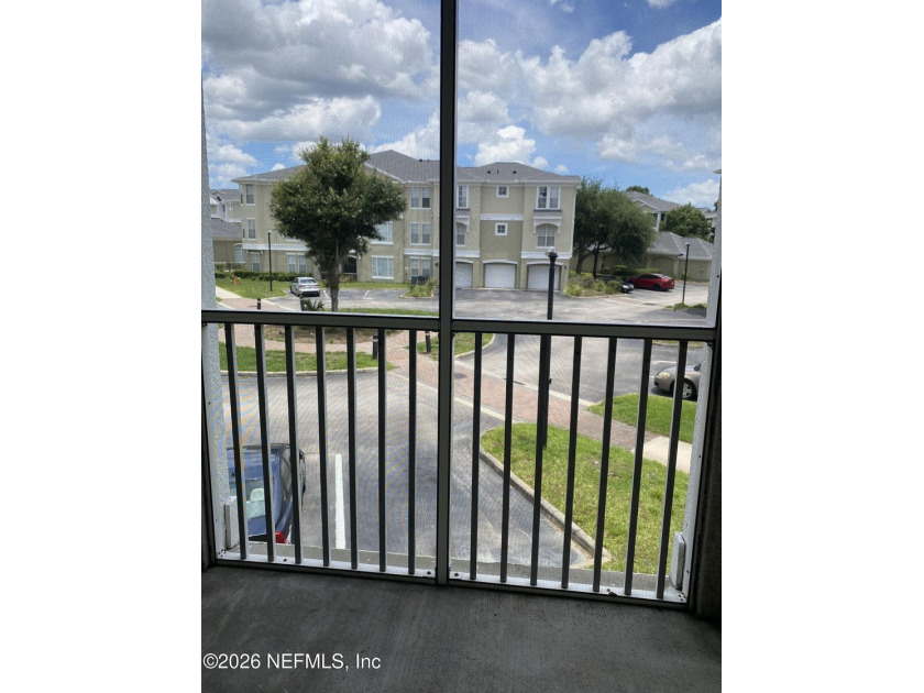 Charming 1-Bedroom Condo in a Prime Location This beautifully - photo 9