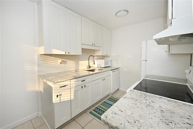 Fourth-floor unit in a well-maintained co-op community, ideally - photo 9