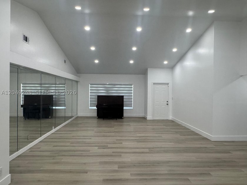 BUY THIS SPACIOUS, BEAUTIFULLY RENOVATED POOL HOME IN THE - photo 8