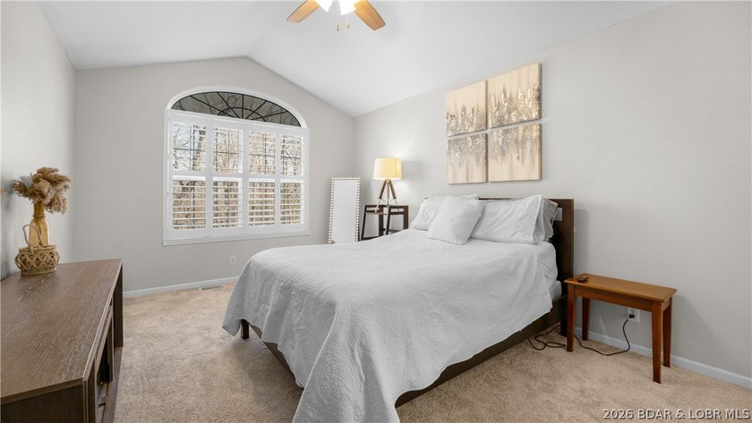 Hard-to-find end-unit townhome in the heart of Lake Ozark with - photo 11