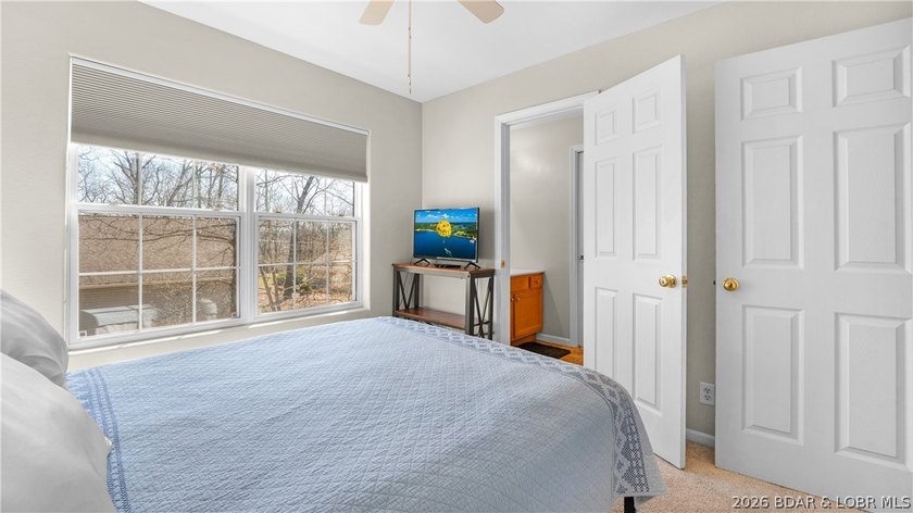 Hard-to-find end-unit townhome in the heart of Lake Ozark with - photo 19