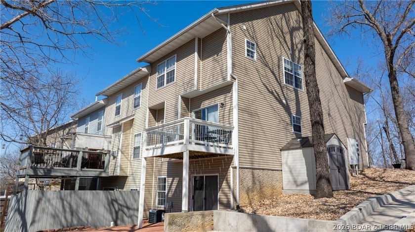 Hard-to-find end-unit townhome in the heart of Lake Ozark with - photo 27