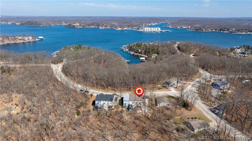 Hard-to-find end-unit townhome in the heart of Lake Ozark with - photo 28