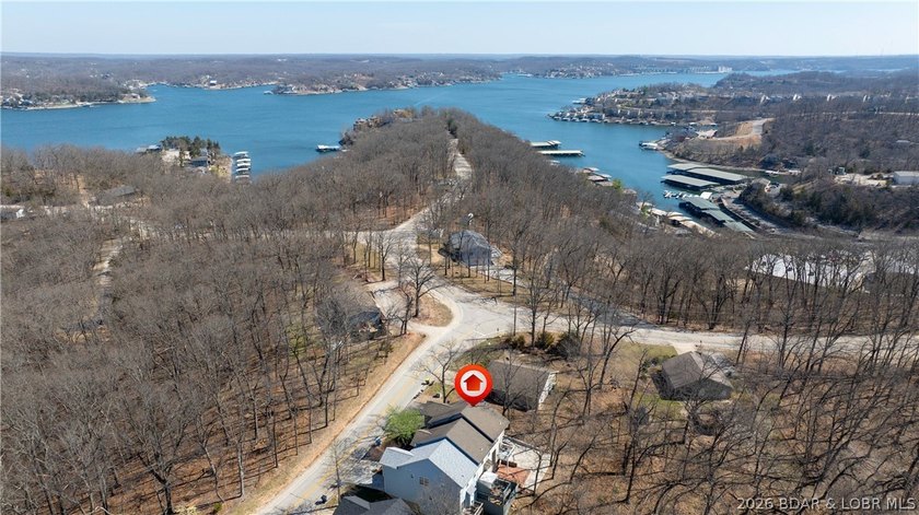 Hard-to-find end-unit townhome in the heart of Lake Ozark with - photo 30