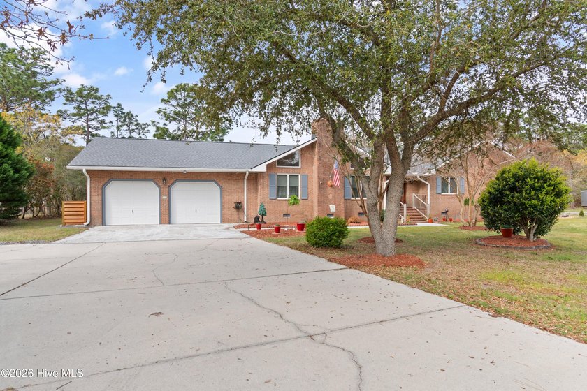 This renovated 3-bedroom, 2-bath ranch features a chef's kitchen - photo 50