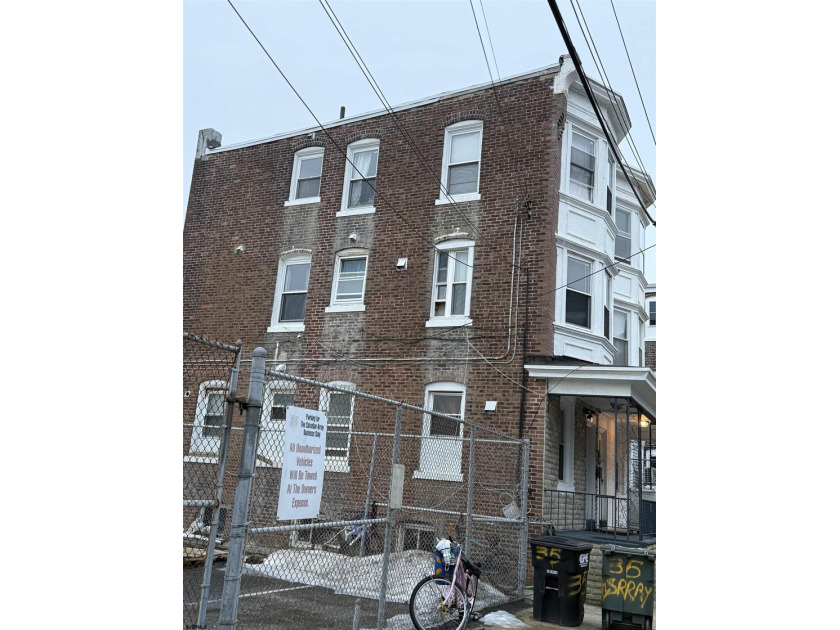 Investors delight. This 5 bedroom house can easily be used as a - photo 15