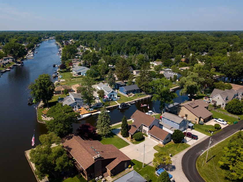 Wake up to a great waterfront view in this beautiful 1884 sq ft - photo 27