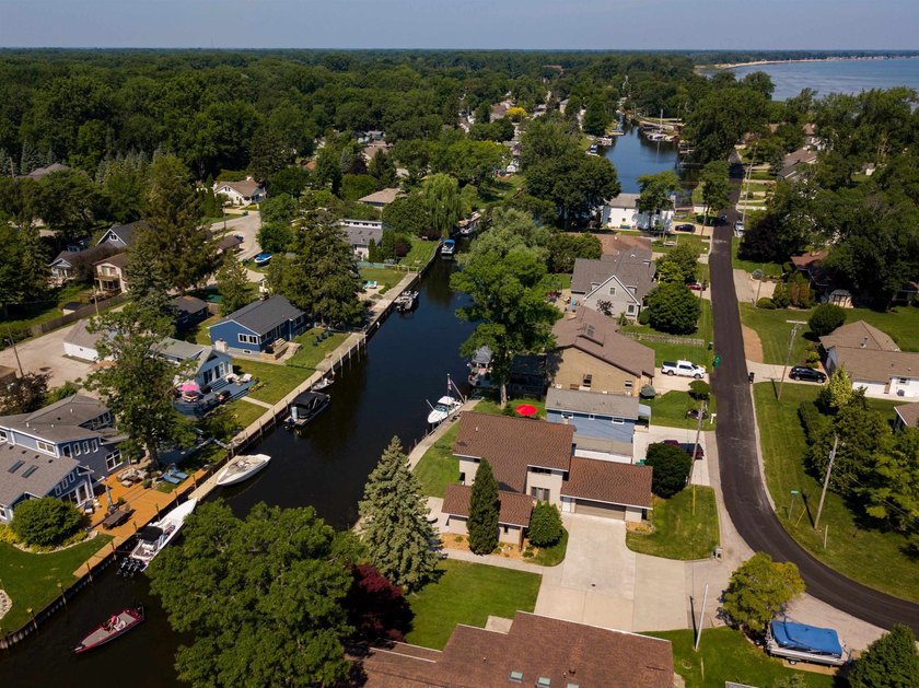 Wake up to a great waterfront view in this beautiful 1884 sq ft - photo 28