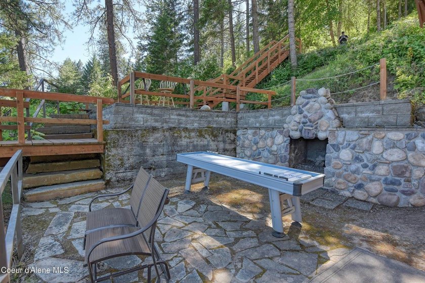 Over 200 feet of Hayden Lake frontage on the coveted close side - photo 30