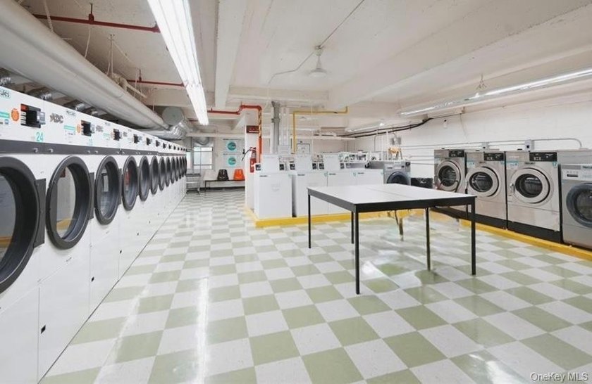 Welcome to The Barbizon - a spacious studio in the heart of - photo 8