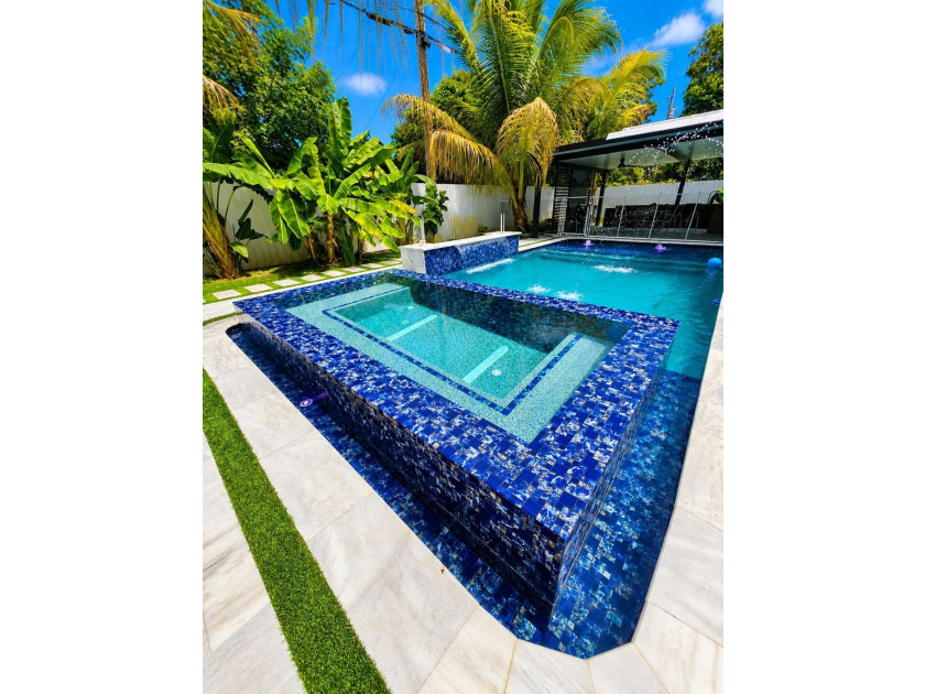 Welcome to this beautifully maintained 4-bedroom, 2-bathroom - photo 3