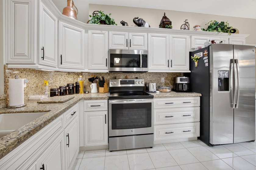 Welcome to effortless Florida living in sought-after - photo 5