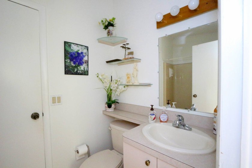 Darling 2-bedroom 2-bath manufactured home in one of Sarasota's - photo 31