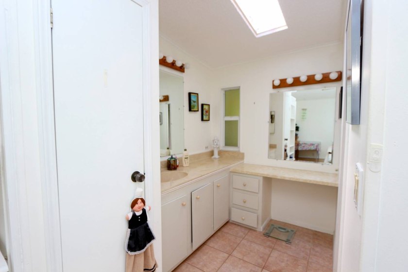 Darling 2-bedroom 2-bath manufactured home in one of Sarasota's - photo 34