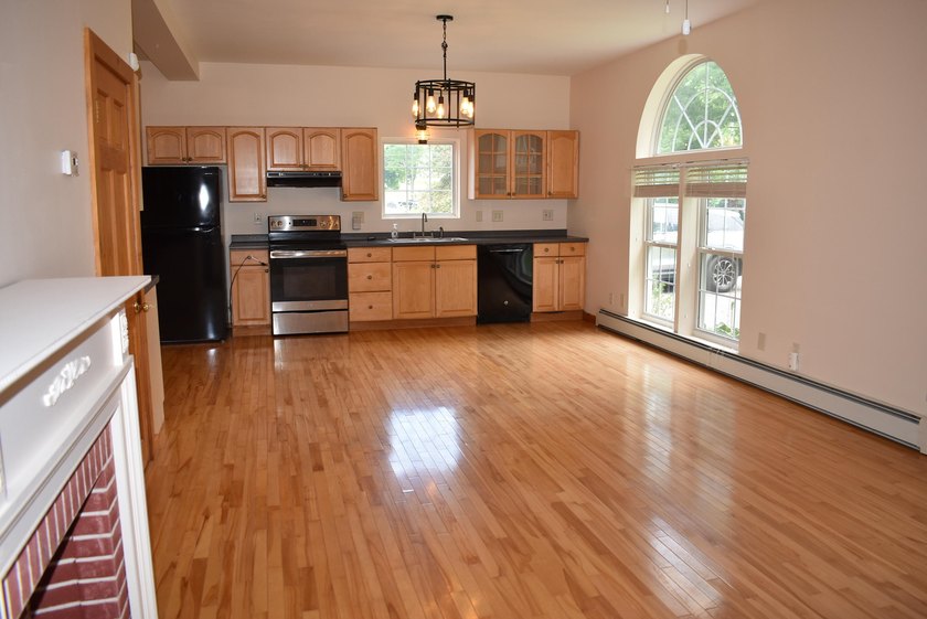 Welcome to this beautiful, sun-filled home designed for both - photo 8