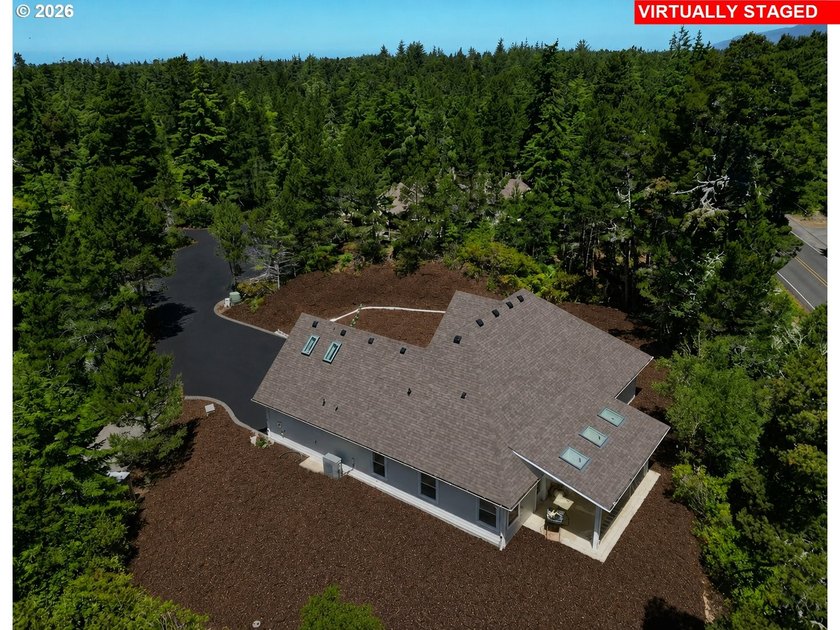 Designed and built by master carpenter Brian Lacouture and - photo 6