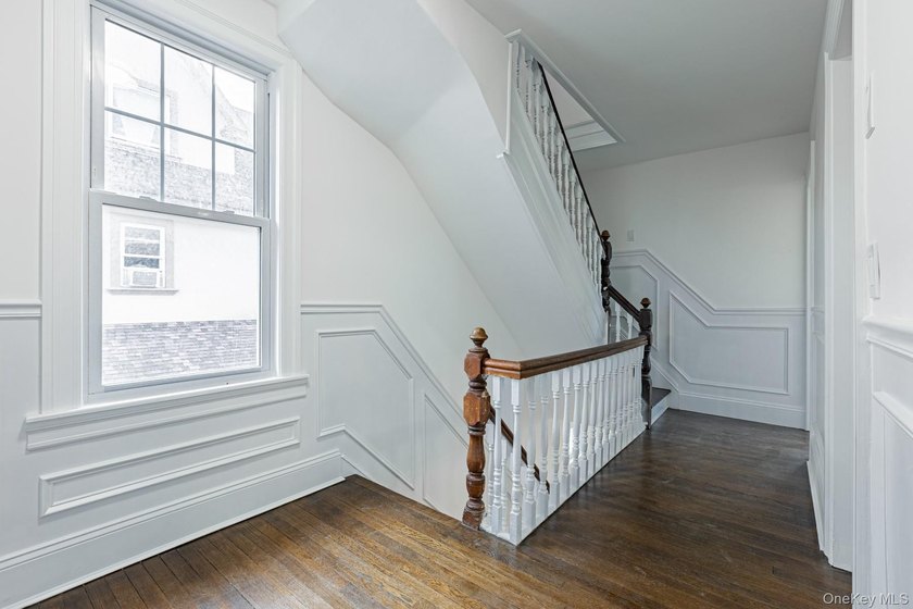 Welcome to this beautifully maintained 3-bedroom, 3-bath - photo 12