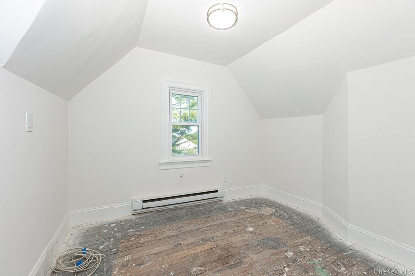 Welcome to this beautifully maintained 3-bedroom, 3-bath - photo 23