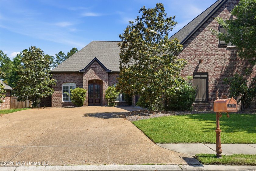 This stunning custom built, one owner home, constructed in 2009 - photo 4