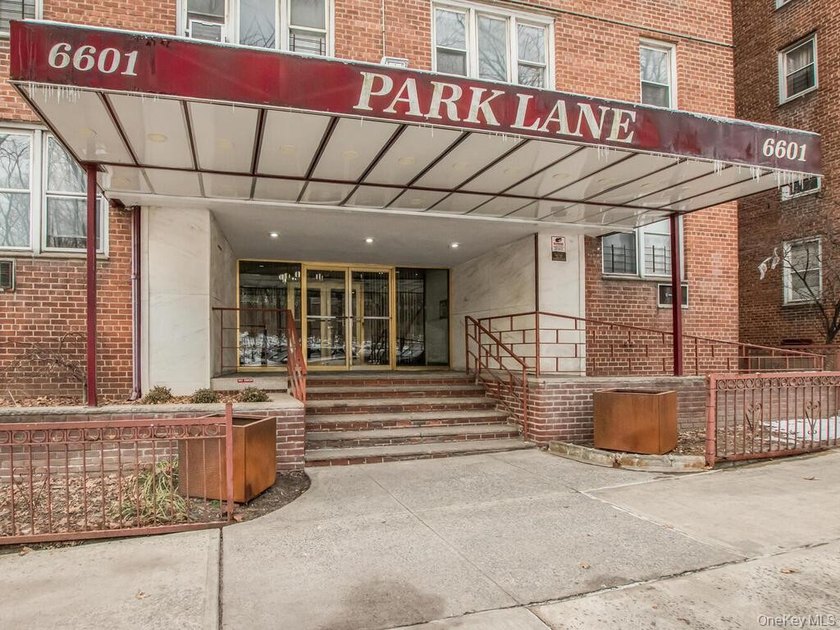 Immaculate Move In ready 1Bedroom 1 Bath Co-op unit with tons of - photo 11