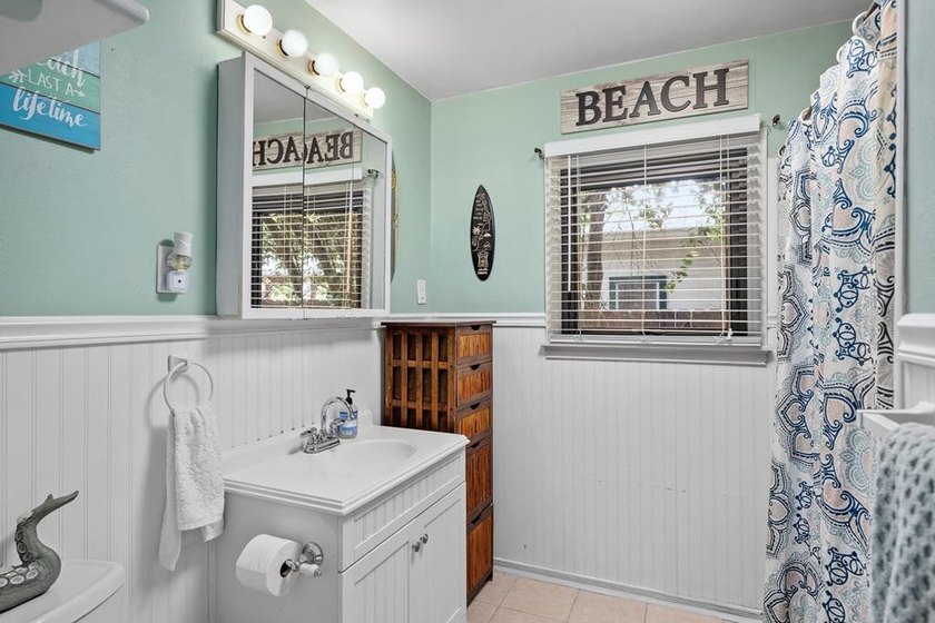 Charming cottage-style home on an oversized, fully fenced 0 - photo 13