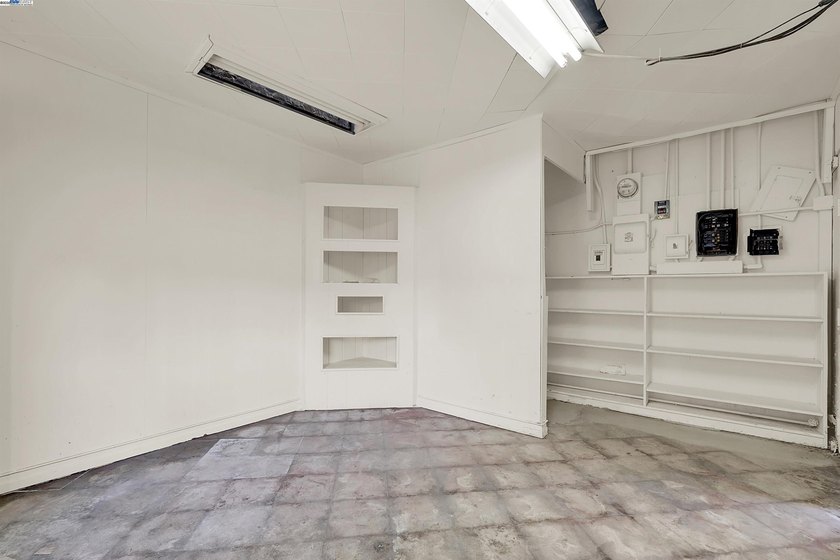 Excellent opportunity to own a versatile commercial property - photo 14