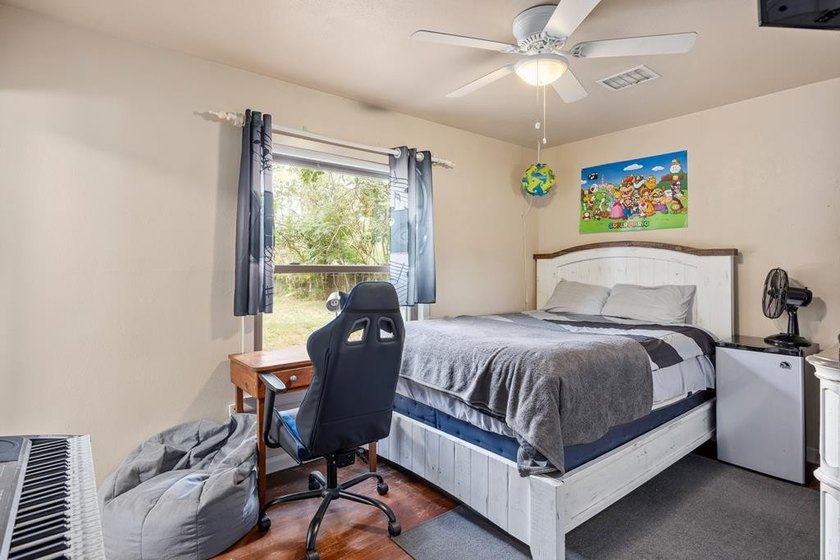 Charming cottage-style home on an oversized, fully fenced 0 - photo 14