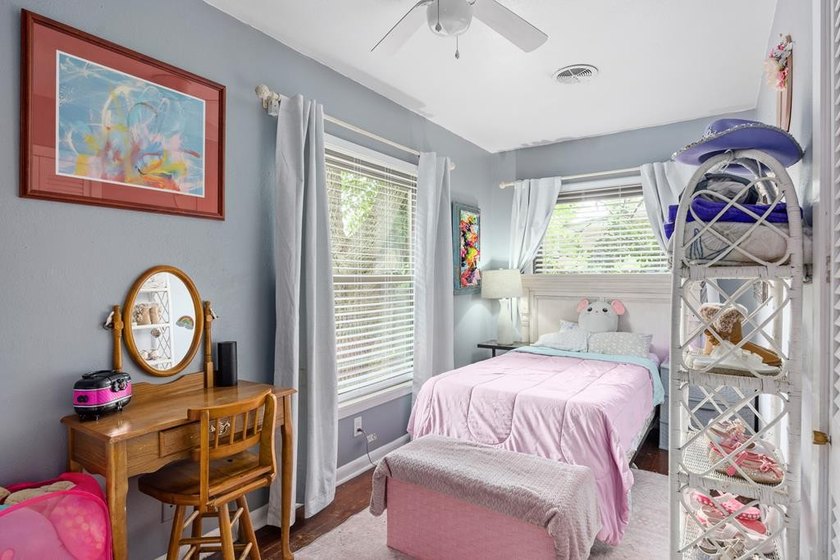 Charming cottage-style home on an oversized, fully fenced 0 - photo 15