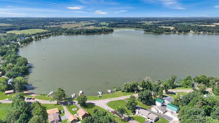 Lake life is calling! If you've been looking for that perfect - photo 19