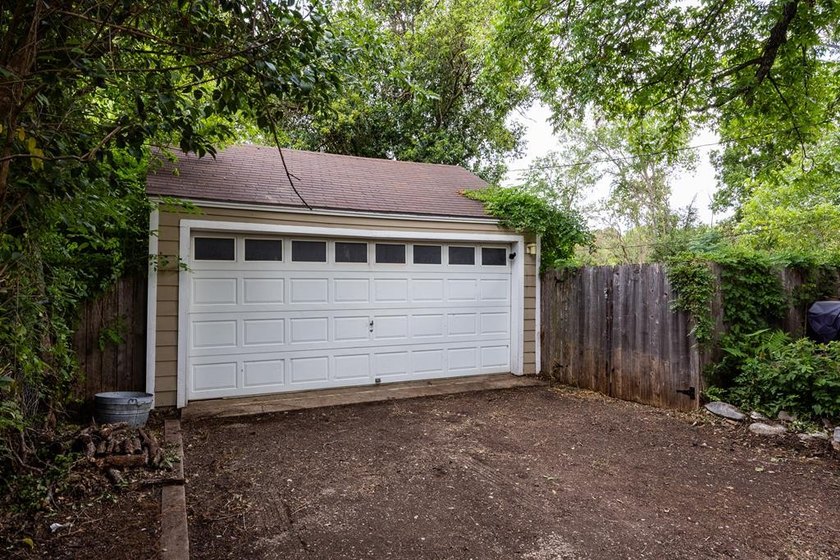 Charming cottage-style home on an oversized, fully fenced 0 - photo 22
