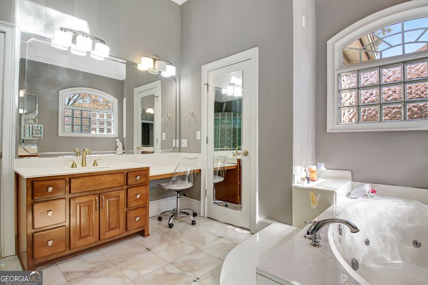Stunning large Ranch home. No Stairs! Perfect for those who like - photo 28