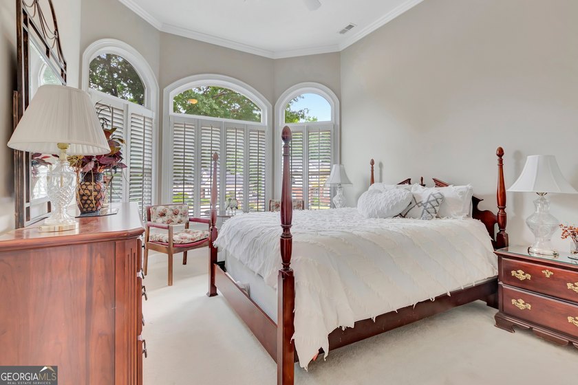 Stunning large Ranch home. No Stairs! Perfect for those who like - photo 29