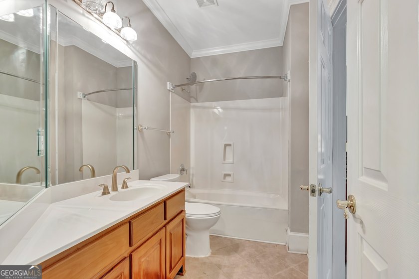 Stunning large Ranch home. No Stairs! Perfect for those who like - photo 31
