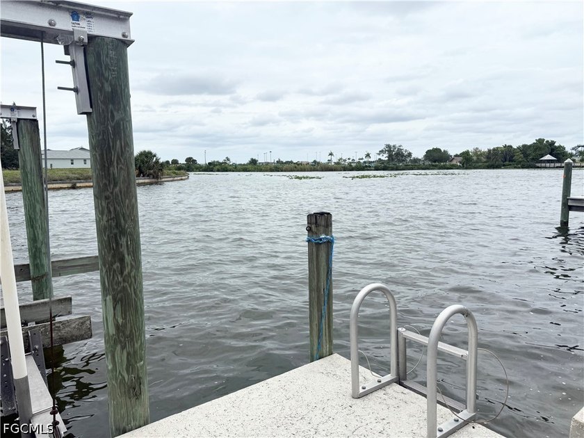 ACCEPTING BACKUP OFFERS!! LAKEFRONT PARADISE WITH POOL, BOAT - photo 37