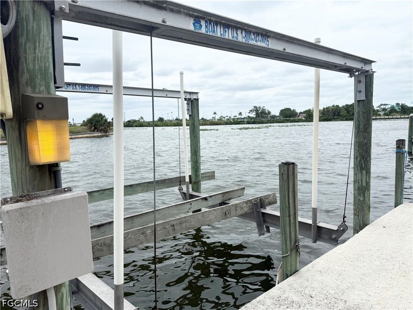 ACCEPTING BACKUP OFFERS!! LAKEFRONT PARADISE WITH POOL, BOAT - photo 38